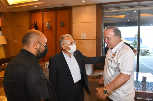 Vali Günaydın ve Başkan Büyükkılıç'tan, Irak A Milli Futbol Takımı'na ziyaret