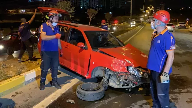 Düğünden dönen aile kaza yaptı: 4 yaralı