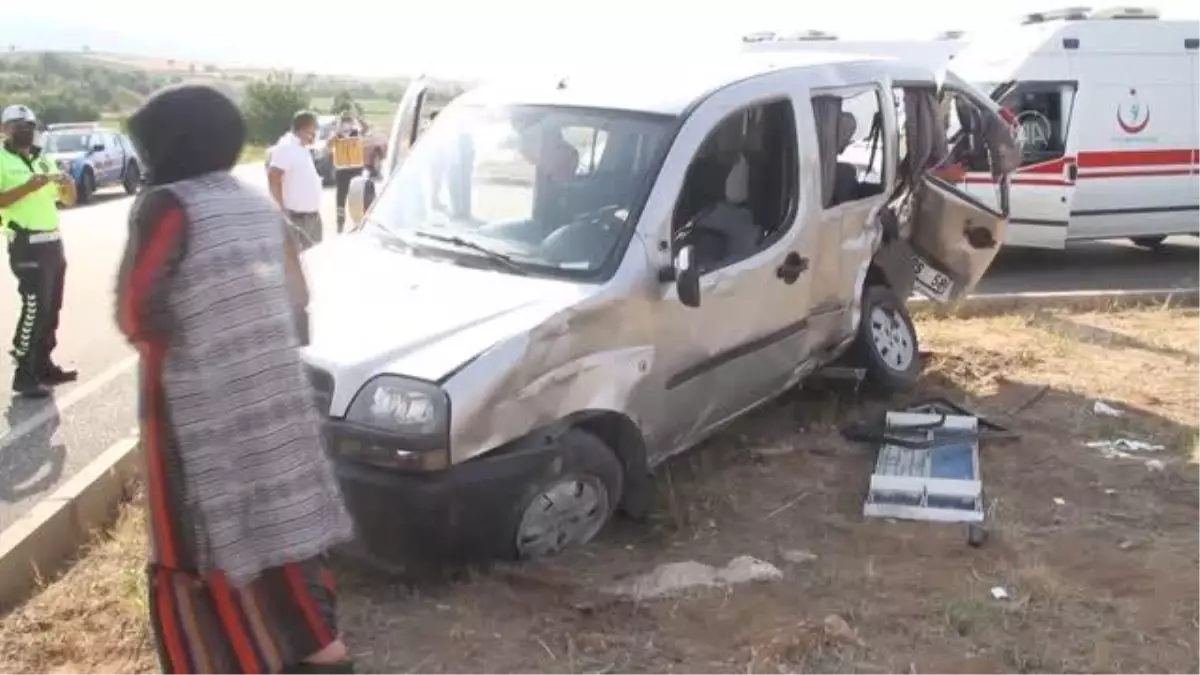 Son dakika haberleri... Sivas'ta ambulansla hafif ticari araç çarpıştı: 1 ölü, 6 yaralı