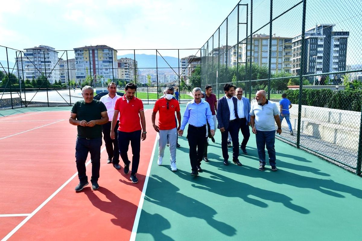 Başkan Çınar, spor tesislerini inceledi