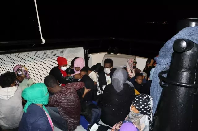 Çanakkale açıklarında 59 düzensiz göçmen kurtarıldı
