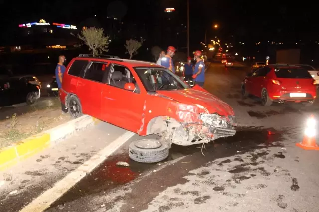 Düğünden dönen aile kaza yaptı: 4 yaralı