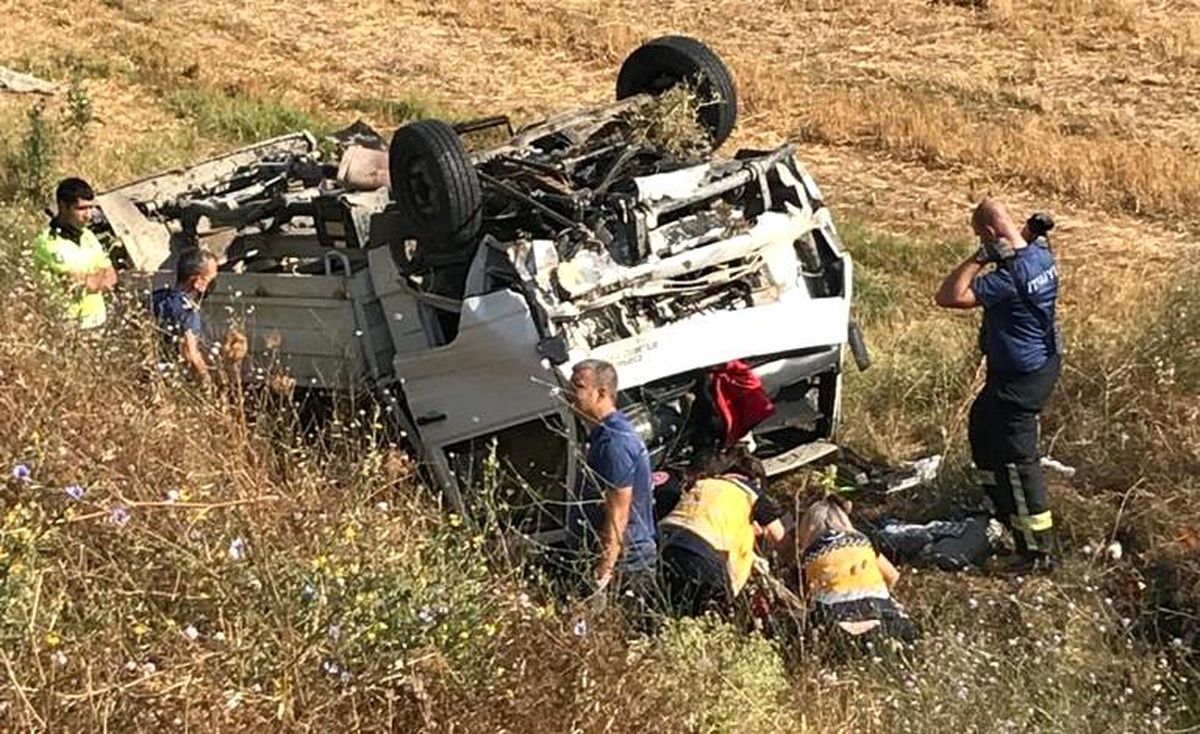Takla atan araç hurdaya döndü, bir aile yok oldu