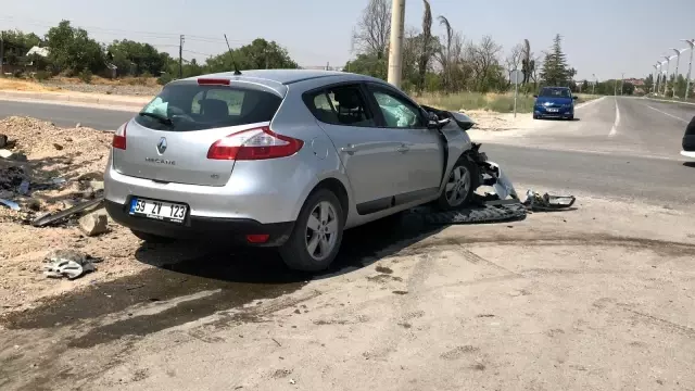 Elazığ'da iki otomobil çarpıştı: 8 yaralı