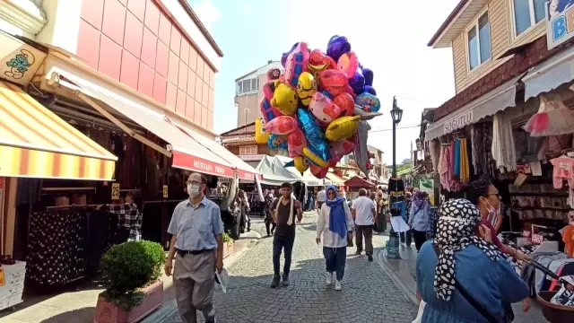 Günde 10 kilometre yürüyerek 6 bin lira kazanıyor