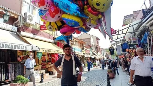 Günde 10 kilometre yürüyerek 6 bin lira kazanıyor