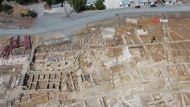 Haydarpaşa Garı etrafındaki hafriyatlarda tarihi yapılar gün yüzüne çıkmaya devam ediyor