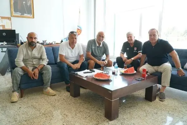 Hollandalı teknik direktör Dick Advocaat'tan Hikmet Karaman'a ziyaret
