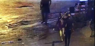 İstanbul'da alkollü şahısların 'kılıç kalkan oyunu' gibi bıçaklı kavgası kamerada