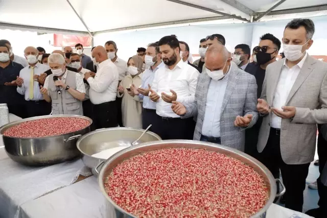 Kağıthane'de 20 bin kişiye aşure ikramı