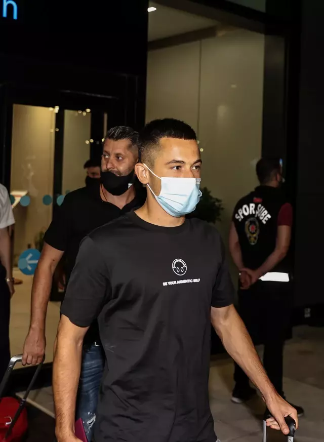 Galatasaray'ın transferi Olimpiu Morutan İstanbul'da