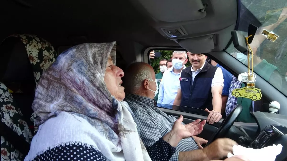 KASTAMONU - Çevre ve Şehircilik Bakanı Kurum, sel bölgesi Bozkurt'ta incelemelerde bulundu