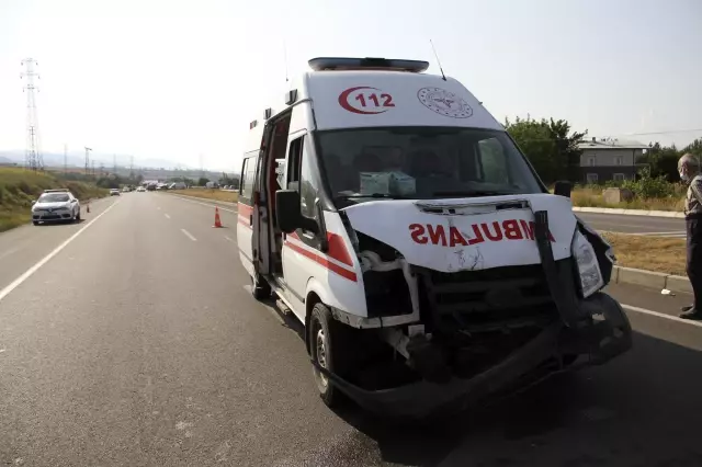 Son dakika haberleri... Sivas'ta ambulansla hafif ticari araç çarpıştı: 1 ölü, 6 yaralı
