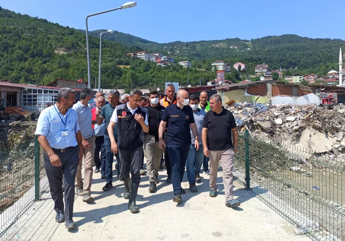 Ulaştırma ve Altyapı Bakanı Karaismailoğlu, Ayancık'ta sanayi sitesinde incelemede bulundu