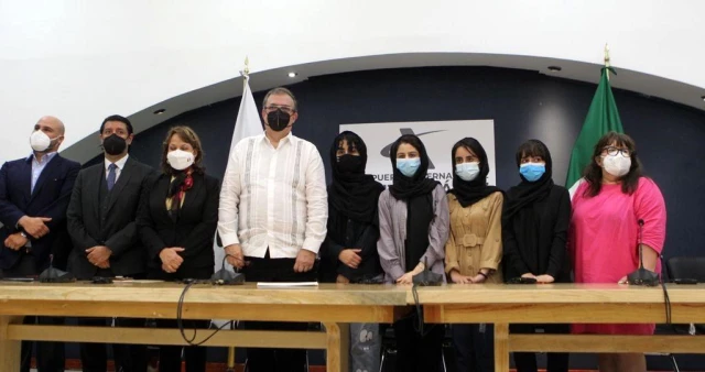 Afgan robotik takımı üyeleri sığınmacı olarak Meksika'ya getirildi