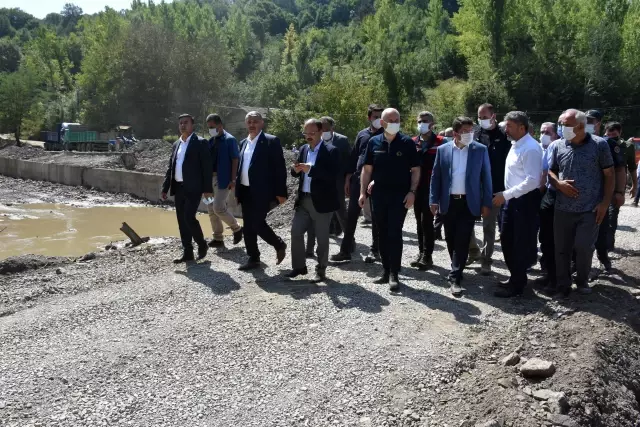 Bakan Karaismailoğlu, Bartın'da sel bölgesinde incelemelerde bulundu
