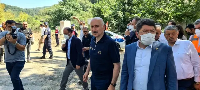 Bakan Karaismailoğlu, Bartın'da sel bölgesinde incelemelerde bulundu