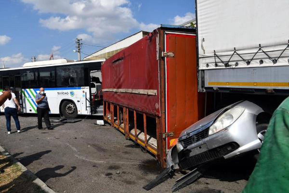 Bakım sonrası teste çıkarılan otobüs freni boşalınca 7 araca çarptı