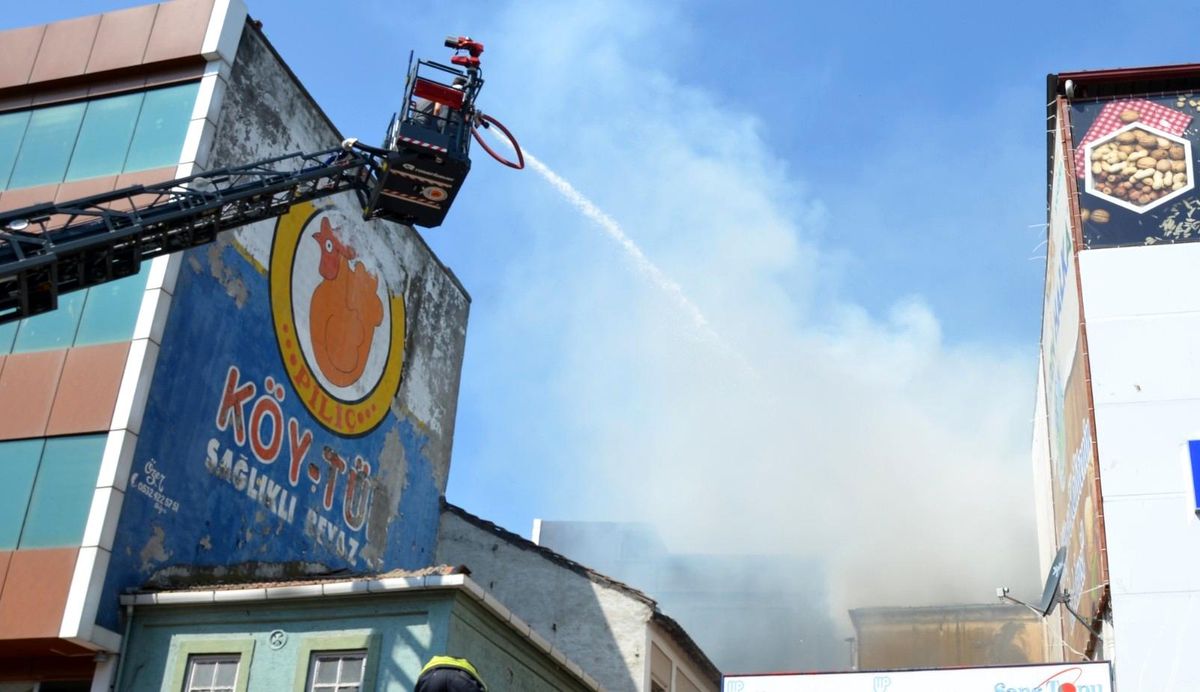 Çatı yangını korkuttu