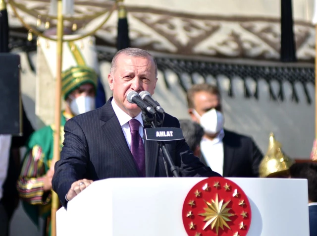 Cumhurbaşkanı Erdoğan Ahlat'ta konuştu: "Bu kent doğu ve batı medeniyetleri ortasında köprü olmuştur"