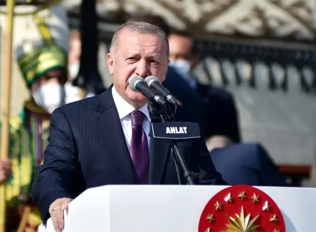 Cumhurbaşkanı Erdoğan Ahlat'ta konuştu: "Bu kent doğu ve batı medeniyetleri ortasında köprü olmuştur"