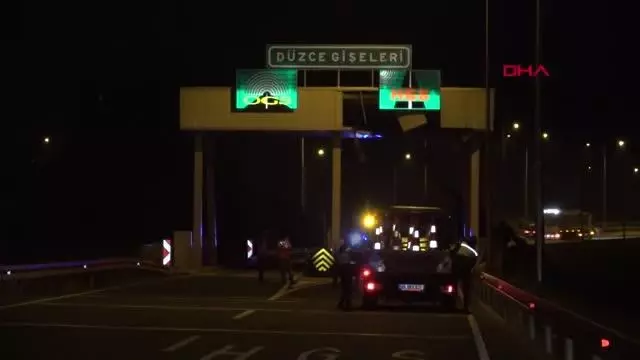 Açık unutulan damperi gişeye çarpan kamyon şarampole devrildi