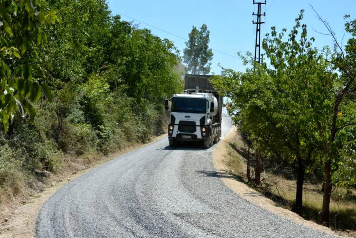 Doğa Harikası Çamlıyayla'nın Yolları Büyükşehir'le Güzelleşiyor
