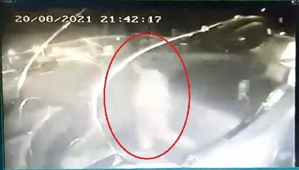Dolmuş sürücüsünün özel halk otobüsünün çarpmasıyla öldüğü kaza kamerada