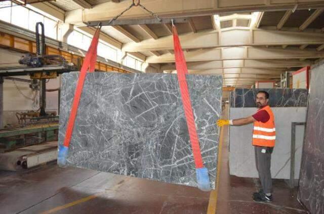 Dünyada sadece Elazığ'da çıkarılan vişne mermeri 60 ülkeye ihraç ediliyor Dünyada sadece Elazığ'da çıkarılan vişne mermeri 60 ülkeye ihraç ediliyor