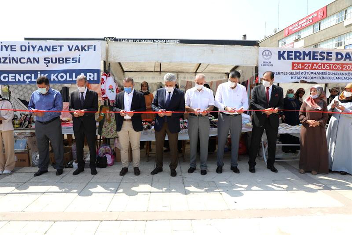 Erzincan'da "Gönül Kütüphanemiz Projesi" kapsamında kermes düzenlendi - Vimarsana News