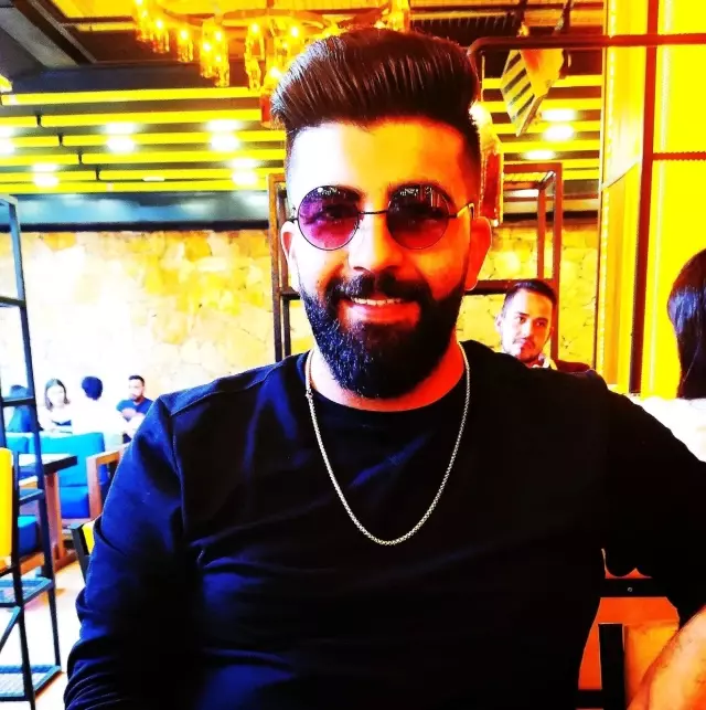 Ev arkadaşını öldüren genç, yakınlarına mesaj attıktan sonra kendi canına kıydı