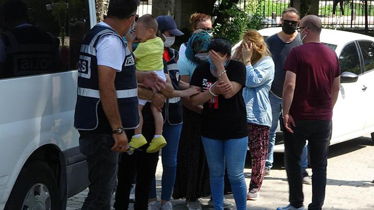 Hırsızlık yaparak Türkiye'yi dolaşan kadınlar yakayı ele verdi! Biri adliyeye giderken göbek attı
