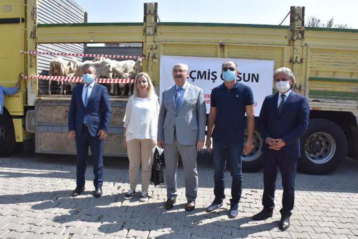 İZMİR'DEN ANTALYA VE MUĞLA'DAKİ AFETZEDELERE CANLI HAYVAN VE YEM BAĞIŞI