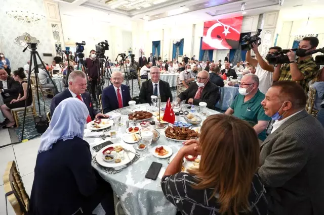 CHP Genel Başkanı Kemal Kılıçdaroğlu, muhtarlar, STK temsilcileri ve kanaat önderleri buluşmasına katıldı