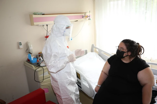 Kovid-19'u ağır geçiren genç kadından "aşı" çağrısı