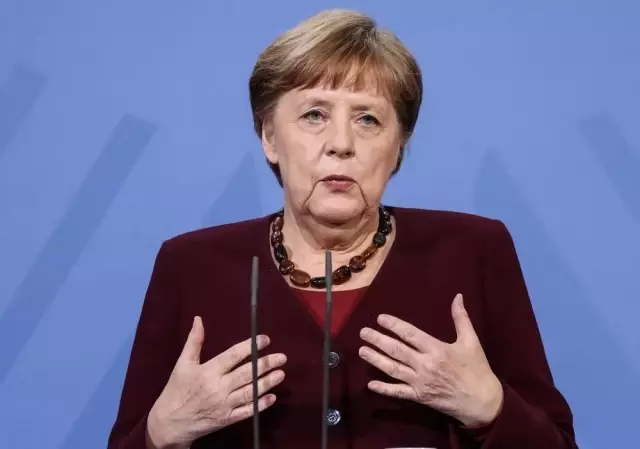 Merkel: "Afganistan'daki kazanımların korunması için Taliban ile görüşmeler devam etmeli"