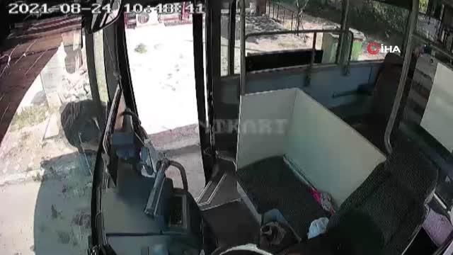 otobusu durdurup gorme engelli yolcuyu yolun 4 14354879 o