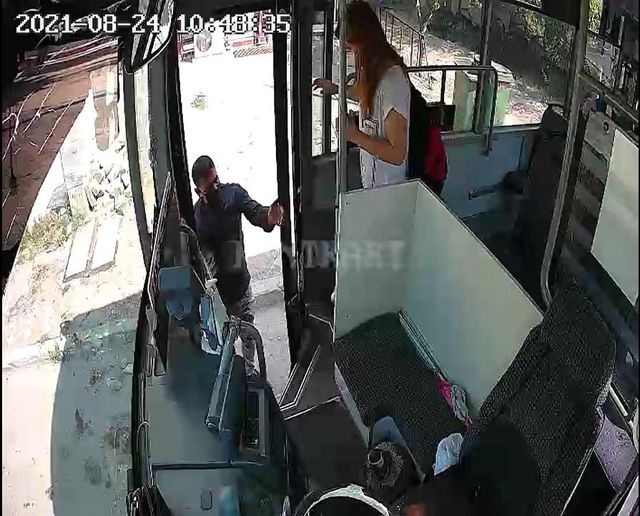 otobusu durdurup gorme engelli yolcuyu yolun 5 14353420 o
