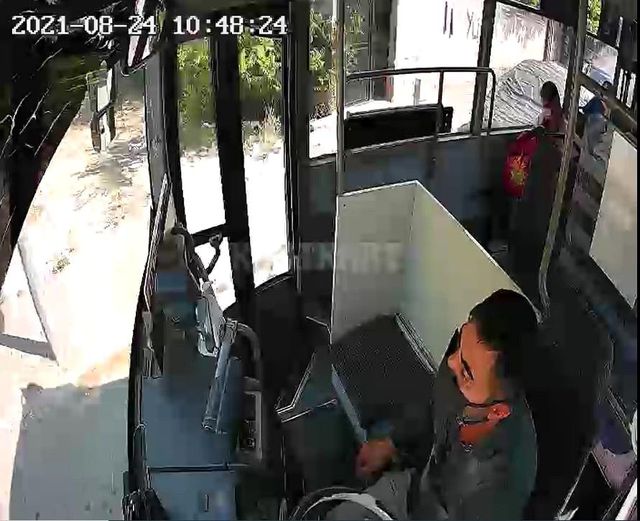 otobusu durdurup gorme engelli yolcuyu yolun 7 14353420 o