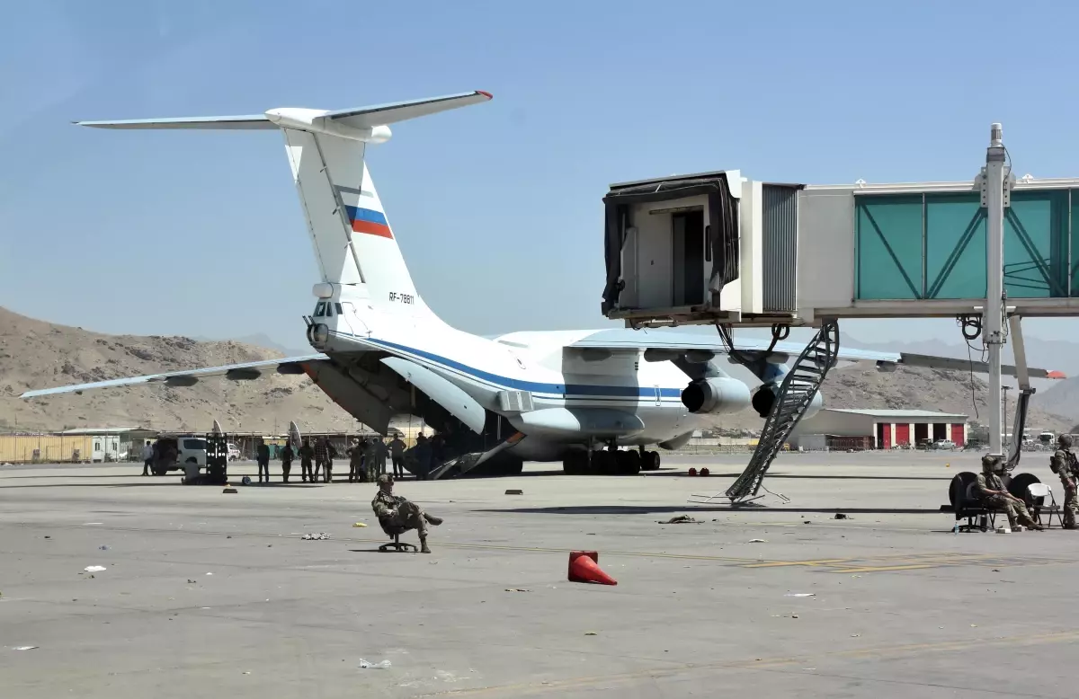 Rus uçakları tahliye için Kabil'de