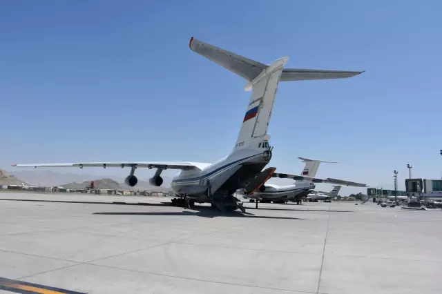 Rus uçakları tahliye için Kabil'de