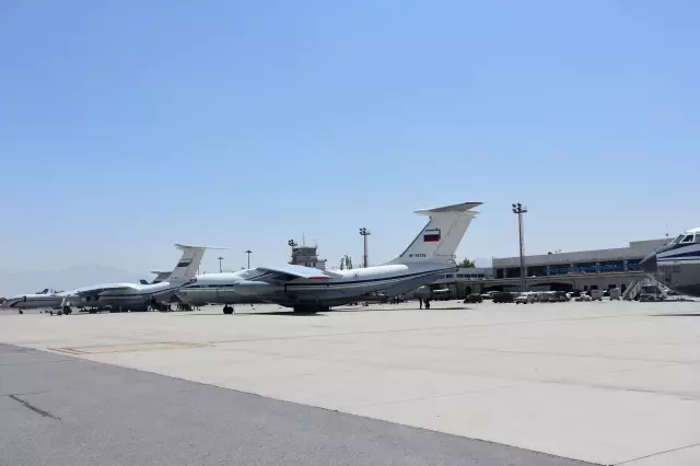 Rus uçakları tahliye için Kabil'de