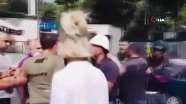 Son dakika haber... Sokak ortasında döner bıçaklı tekme tokat kavga kamerada