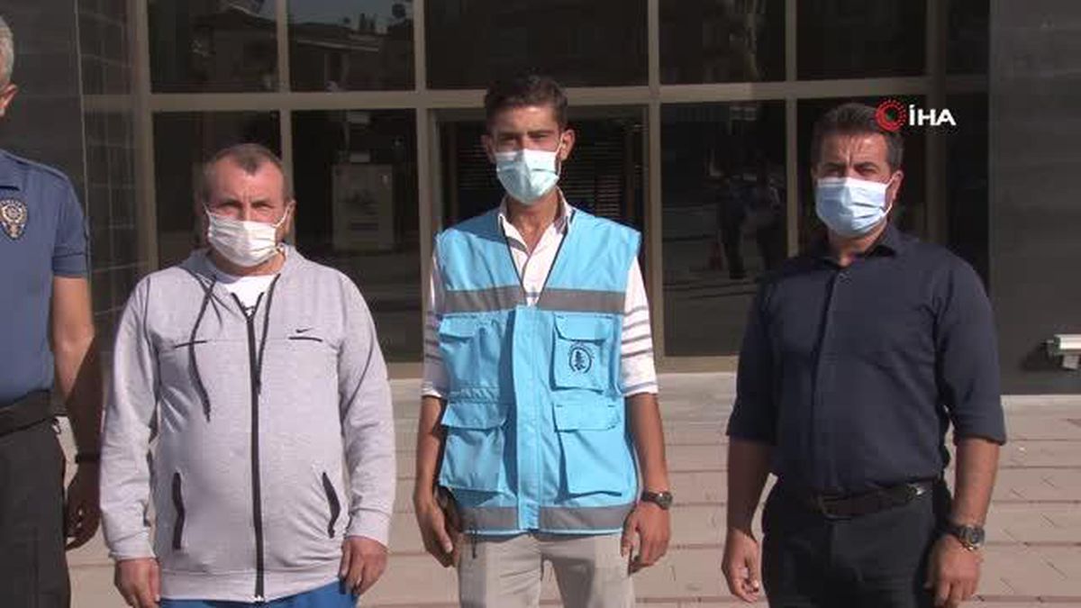Temizlik çalışanından insanlık dersi...Altın dolu cüzdan buldu, sahibine kendi imkanlarıyla ulaştırdı
