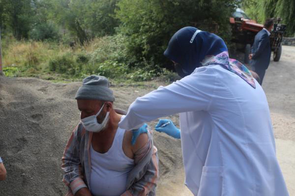 TOKAT'TA SAĞLIK EKİPLERİ KÖYLERDE AŞI ÇALIŞMALARINI SÜRDÜRÜYOR