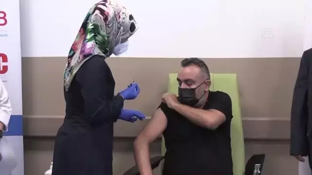 TURKOVAC aşısı, faz 3 çalışması kapsamında Erciyes Üniversitesinde gönüllülere uygulanmaya başlandı