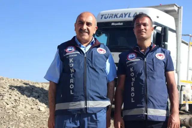 Van'da 1 milyon 200 bin yavru balık suyla buluştu