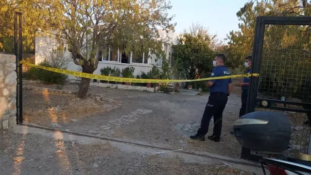 Eşini kanlar içinde yerde buldu, katil zanlısı oğlu çıktı