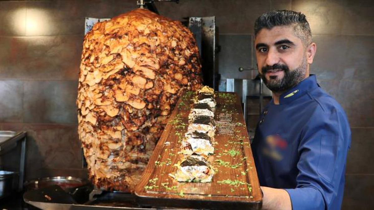 Türkiye'de bir ilk! Adanalı esnaf 24 ayar altın kaplama döner yaptı