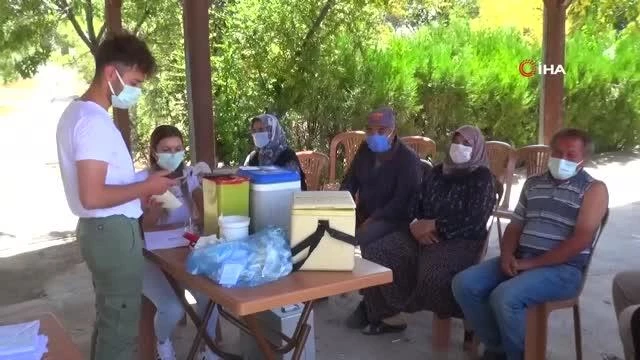 Aksaray'da taşınabilir aşı grupları köy köy dolaşıp aşı yapıyor